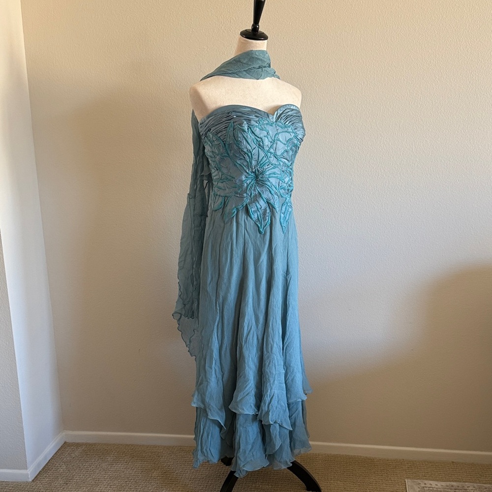 Carlos Miele Strapless Dusty Blue Floral-Appliqué Evening Dress